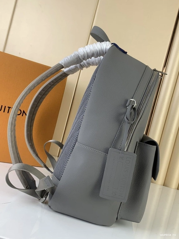 WIS LOUIS VUITTON BACKPACK TAKEOFF 0820